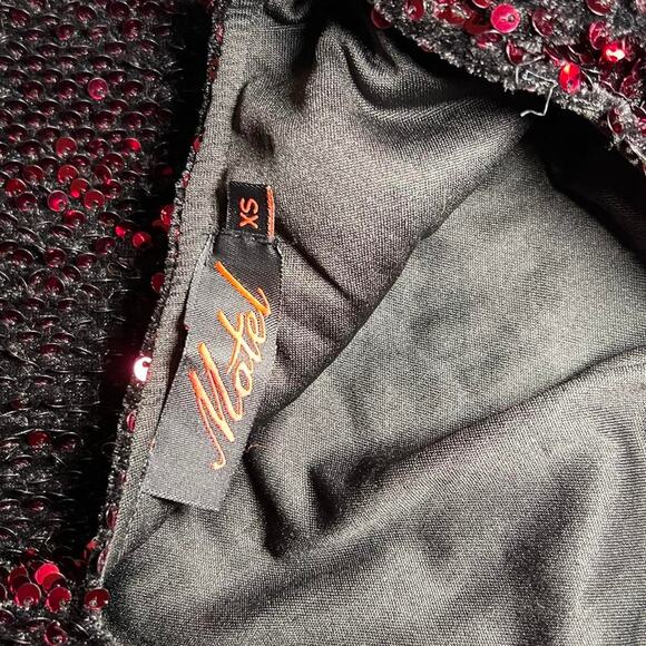 Burgundy red sequin long sleeve - Picture 4 of 4